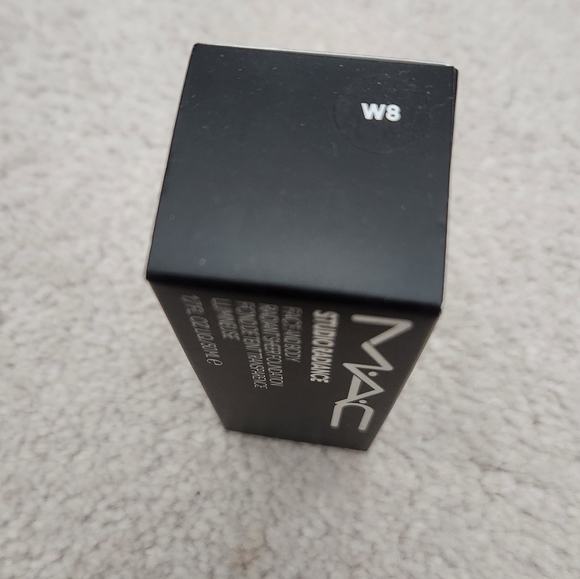 NWT MAC Cosmetics studio radiance face and body foundation in W8 - Picture 2 of 4
